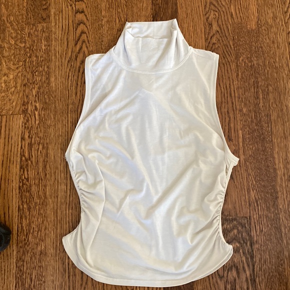 Lululemon Athletica Women's Mock  Turtleneck Sleeveless top.beige color. - Picture 1 of 6